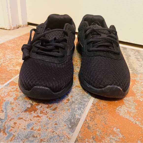 👟Never Worn! Athletic Works Black Mesh Memory Foam Tennis Shoes! - Picture 4 of 11